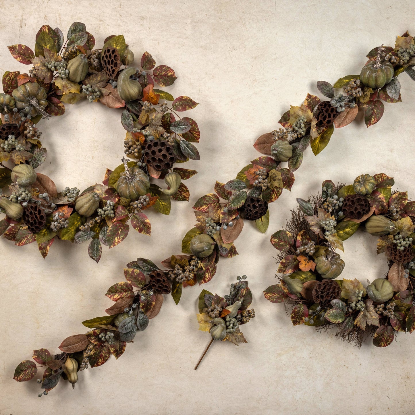 24" GREEN BERRY, GOURD & LOTUS POD WREATH