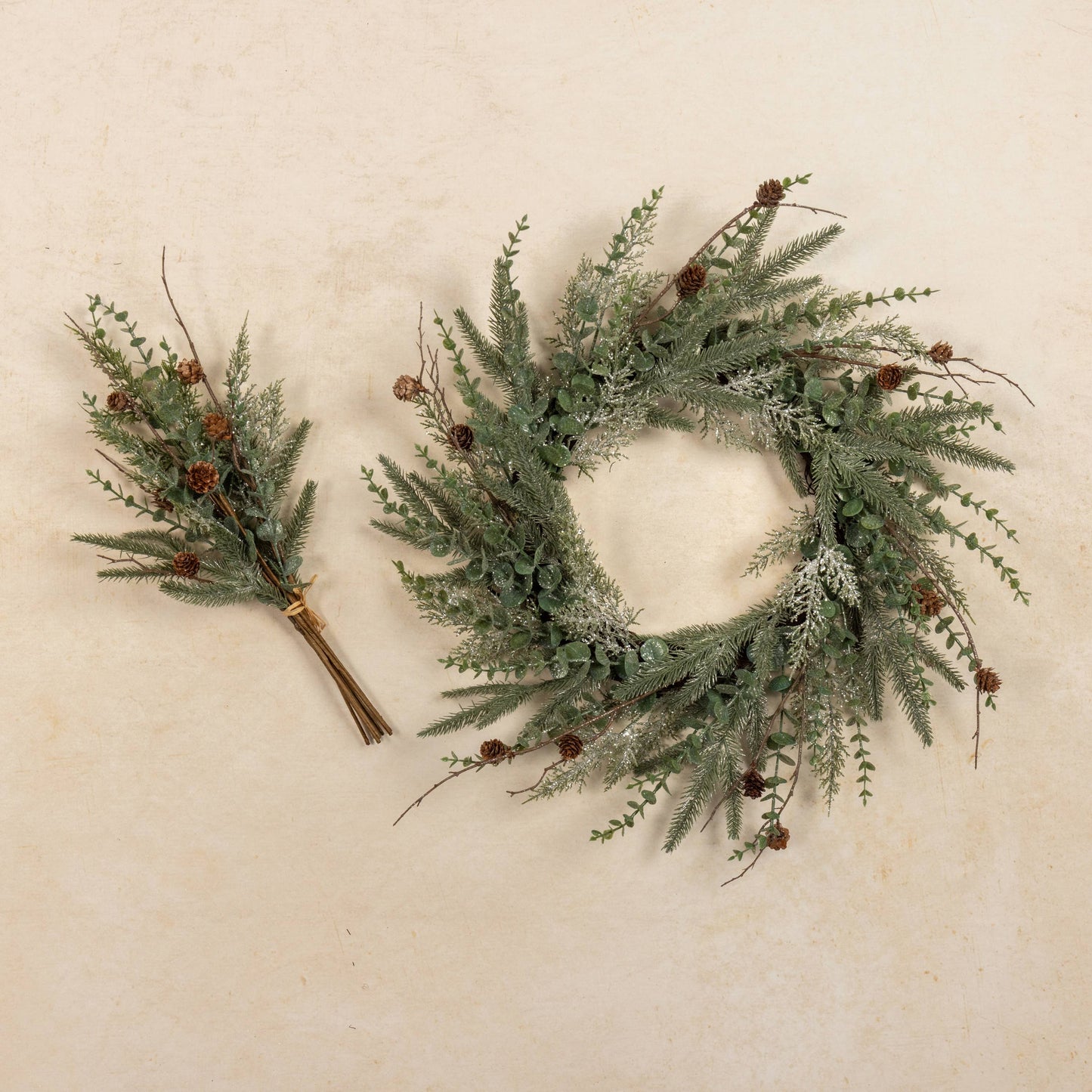 24" KRINGLE PINE W/ PINECONE WREATH