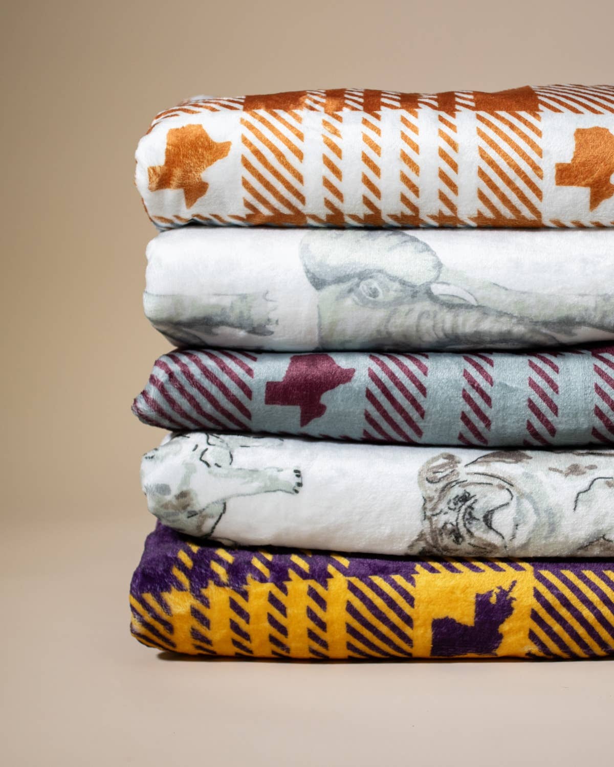 The Royal Standard - Forever Bulldog Throw   White/Multi   50x60